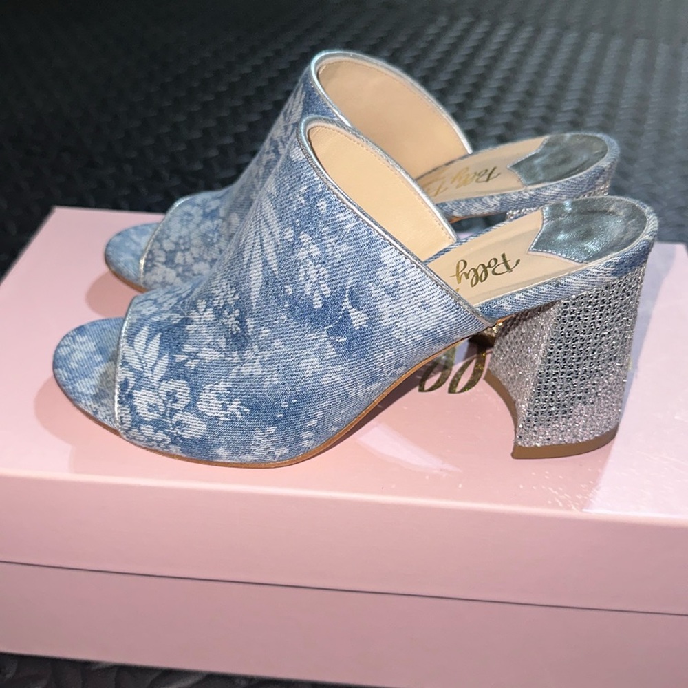 Play Plume Sandals